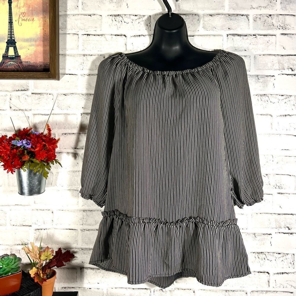 🎉HP🎉Maurices Elastic waist Top/Blouse Size Medium in EUC!!